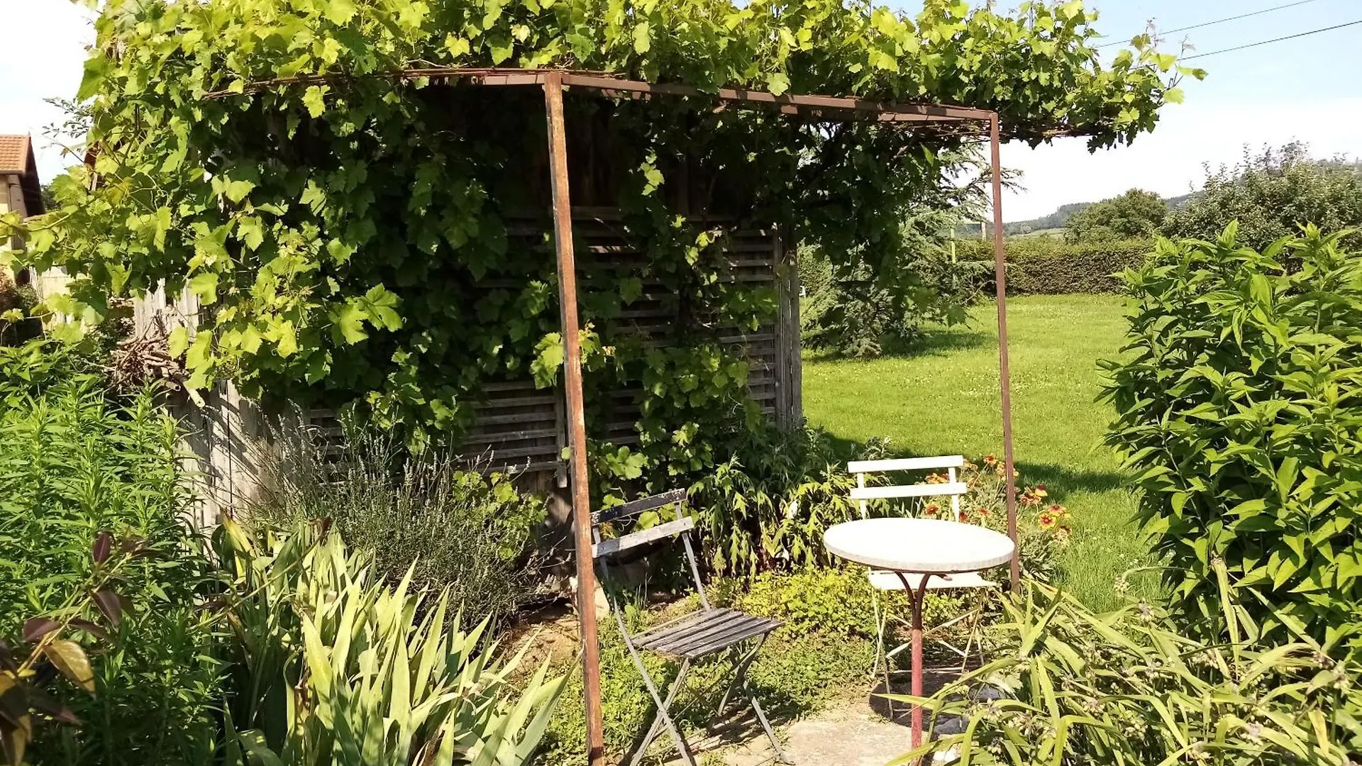 Chambres D'Hotes Les Papillons Mars  Bed & Breakfast Mars (Loire)